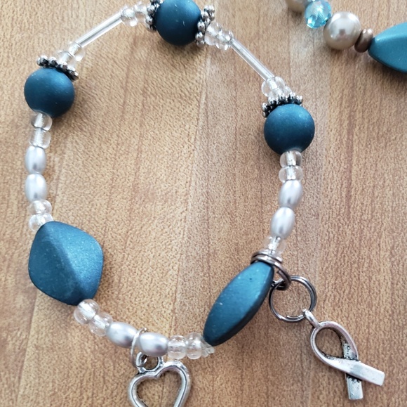 New Set of 3 handmade stretch bracelets - Picture 3 of 4